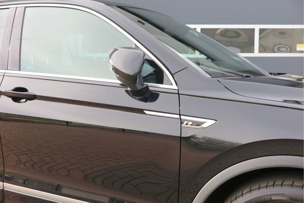 Volkswagen Tiguan Volkswagen Tiguan 1.4 TSI 92kw 125pk R-Line  Connected Series, Trekhaak afneembaar , Lane assist, Cruise control , Carplay , Navi, PDC, Achteruitrijcamera , LMV. Parkeerassistent . etc