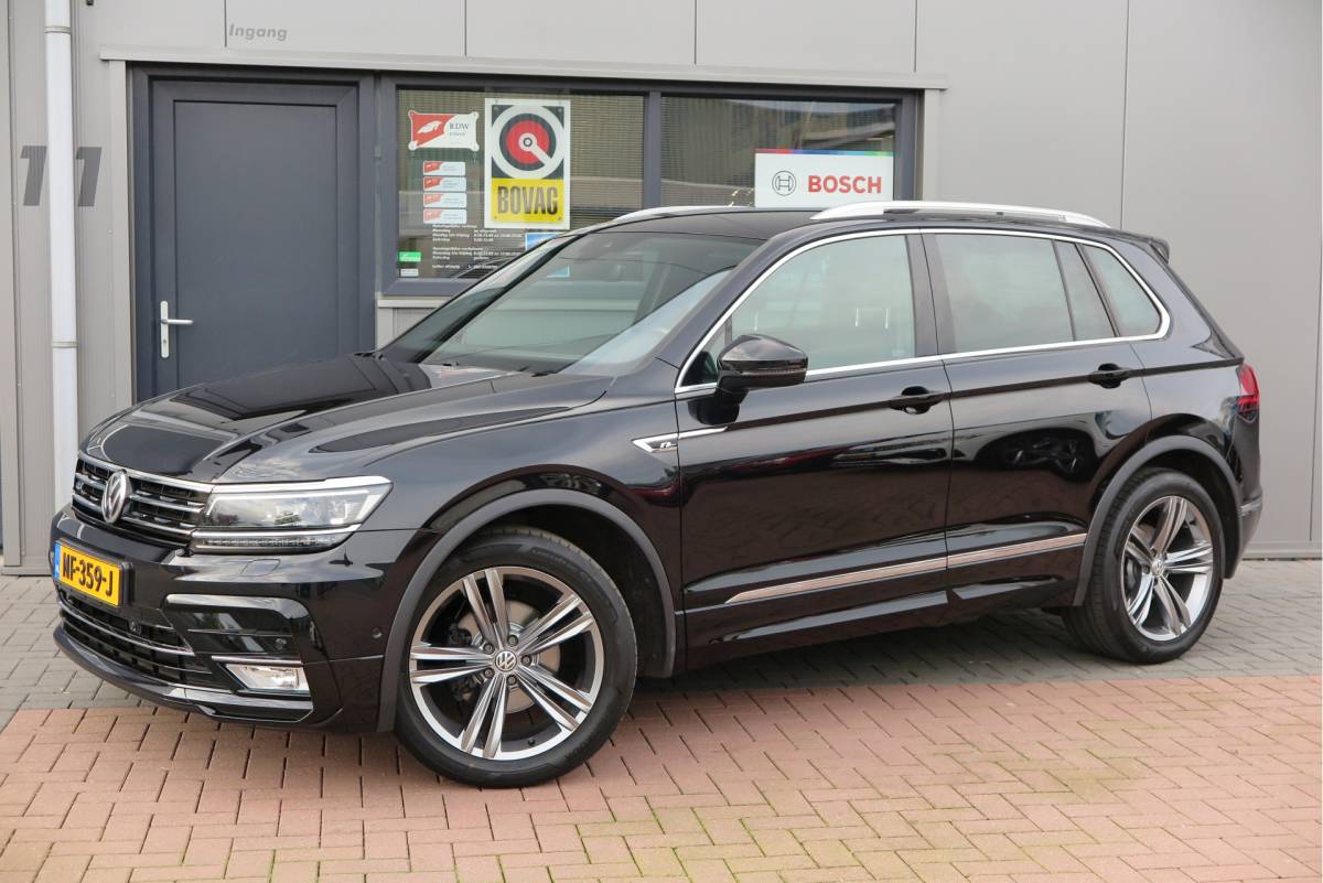Volkswagen Tiguan Volkswagen Tiguan 1.4 TSI 92kw 125pk R-Line  Connected Series, Trekhaak afneembaar , Lane assist, Cruise control , Carplay , Navi, PDC, Achteruitrijcamera , LMV. Parkeerassistent . etc