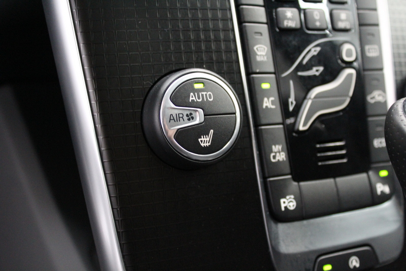 Volvo V40 Volvo V40 1.5 T3 Polar+ Sport 153PK | RIJKLAAR |  R-DESIGN | ALCANTARA/LEER | AUTOMAAT | PANORAMADAK | HARMAN KARDON | AFN.TREKHAAK | PARK.SENSOREN