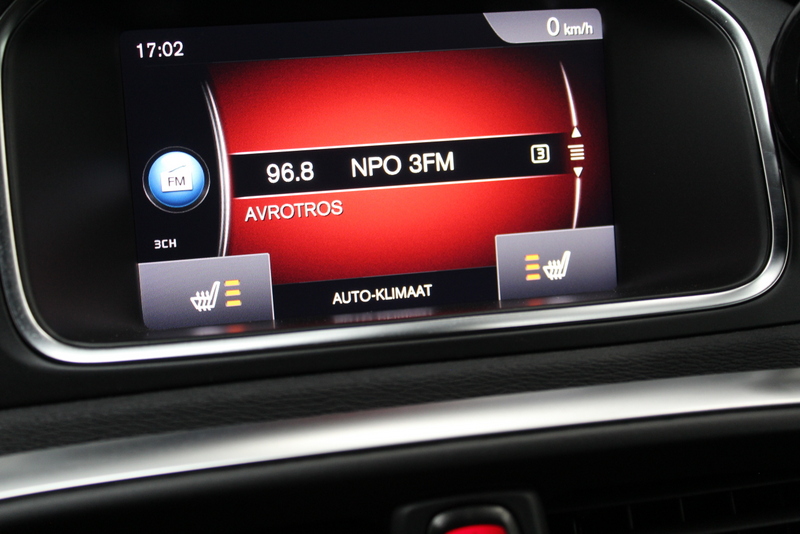 Volvo V40 Volvo V40 1.5 T3 Polar+ Sport 153PK | RIJKLAAR |  R-DESIGN | ALCANTARA/LEER | AUTOMAAT | PANORAMADAK | HARMAN KARDON | AFN.TREKHAAK | PARK.SENSOREN