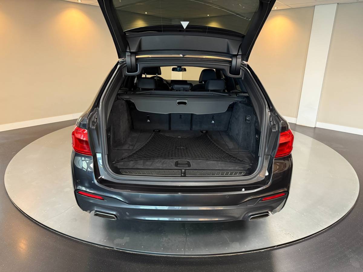 BMW 5 Serie BMW 5-serie Touring 530i High Executive *M-Pakket* 252PK! Carplay|360 Camera|Memory|Stoelventilatie|NAP