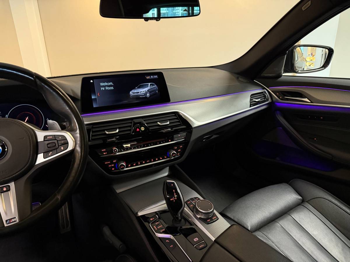BMW 5 Serie BMW 5-serie Touring 530i High Executive *M-Pakket* 252PK! Carplay|360 Camera|Memory|Stoelventilatie|NAP