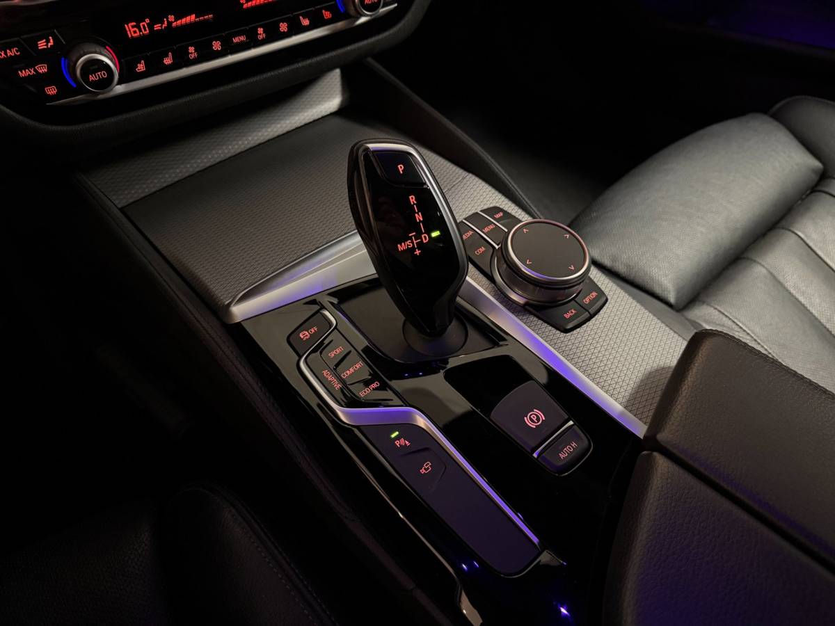 BMW 5 Serie BMW 5-serie Touring 530i High Executive *M-Pakket* 252PK! Carplay|360 Camera|Memory|Stoelventilatie|NAP