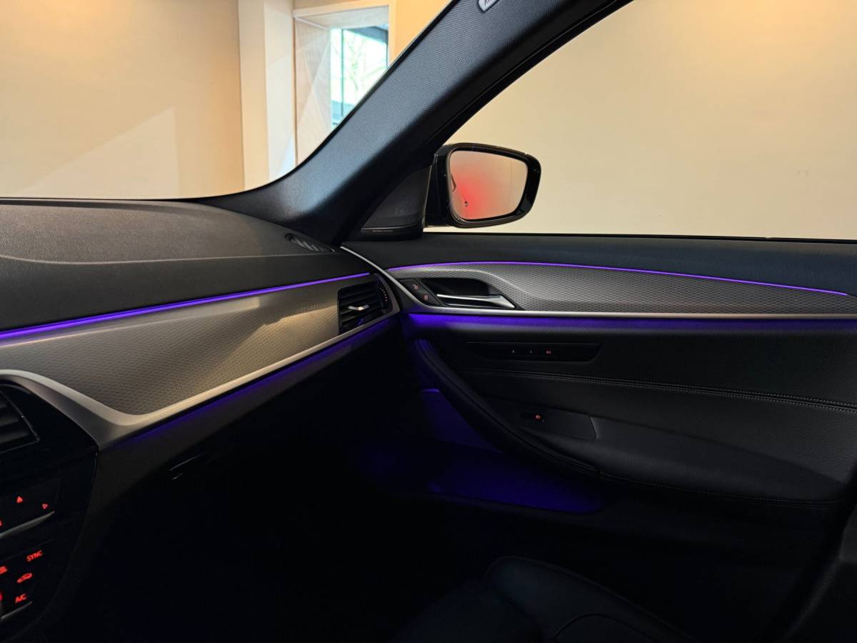 BMW 5 Serie BMW 5-serie Touring 530i High Executive *M-Pakket* 252PK! Carplay|360 Camera|Memory|Stoelventilatie|NAP