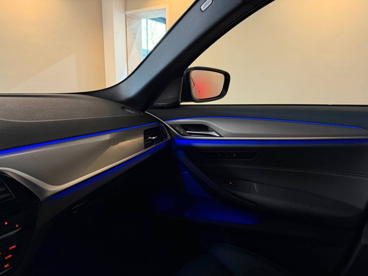 BMW 5 Serie BMW 5-serie Touring 530i High Executive *M-Pakket* 252PK! Carplay|360 Camera|Memory|Stoelventilatie|NAP