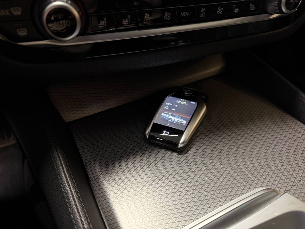 BMW 5 Serie BMW 5-serie Touring 530i High Executive *M-Pakket* 252PK! Carplay|360 Camera|Memory|Stoelventilatie|NAP