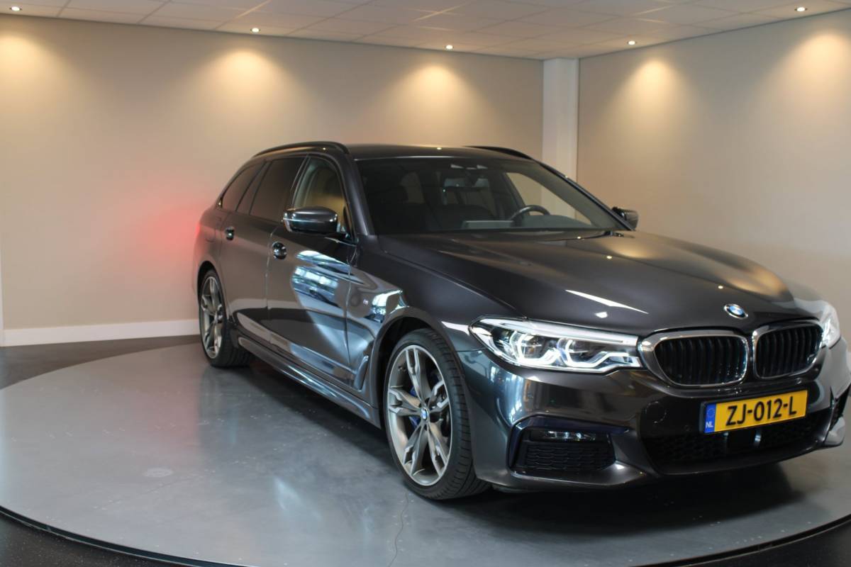 BMW 5 Serie BMW 5-serie Touring 530i High Executive *M-Pakket* 252PK! Carplay|360 Camera|Memory|Stoelventilatie|NAP