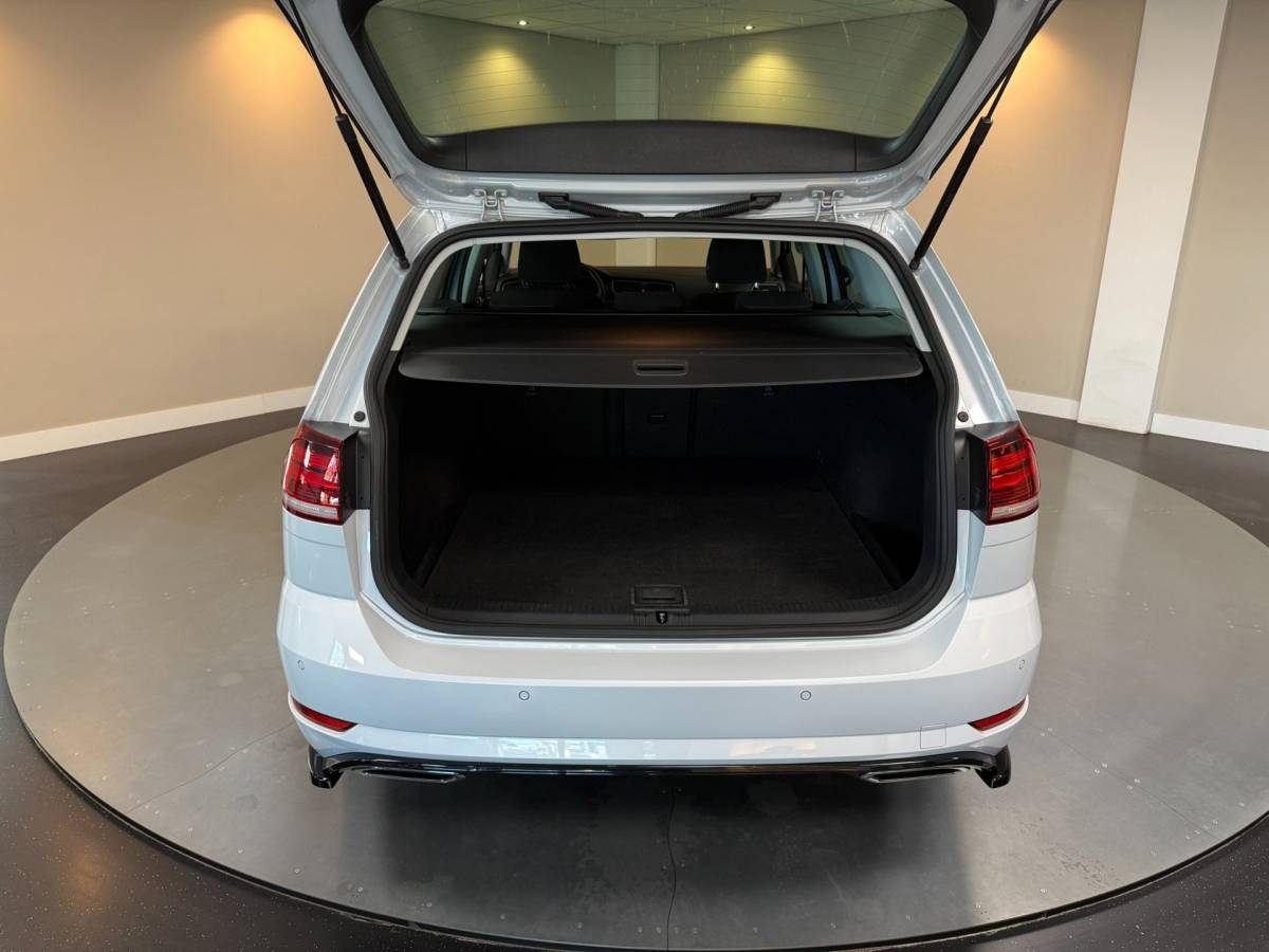 Volkswagen Golf Volkswagen Golf Variant 1.5 TSI Highline Business R *Massage* Pano|Carplay|R-Line|ACC|Camera|Stoelverw.|DAB