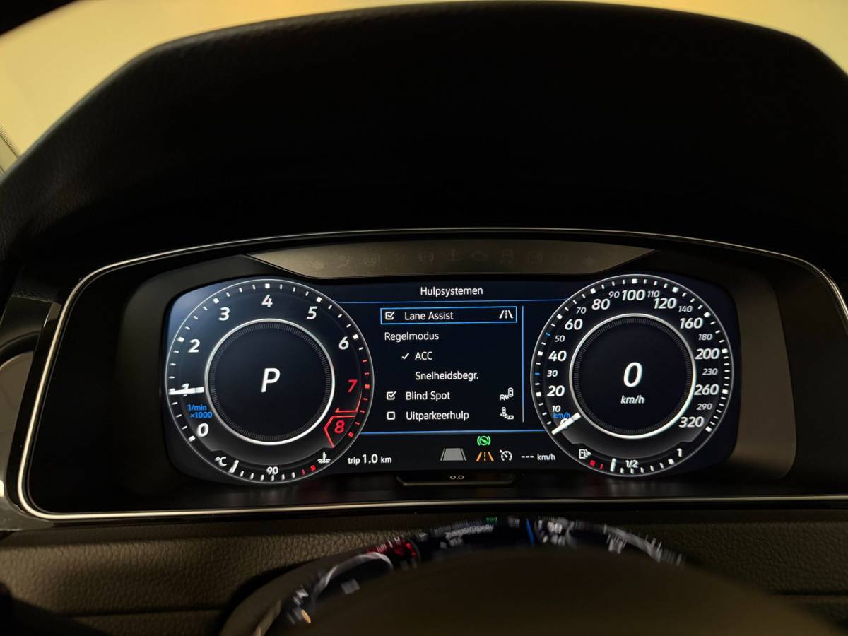 Volkswagen Golf Volkswagen Golf Variant 1.5 TSI Highline Business R *Massage* Pano|Carplay|R-Line|ACC|Camera|Stoelverw.|DAB