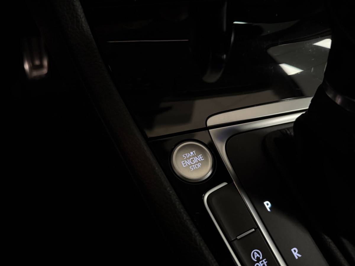 Volkswagen Golf Volkswagen Golf Variant 1.5 TSI Highline Business R *Massage* Pano|Carplay|R-Line|ACC|Camera|Stoelverw.|DAB