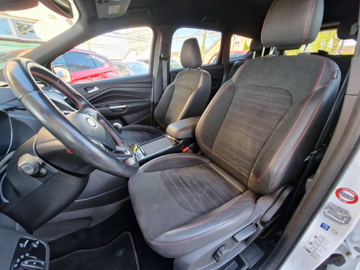 Ford Kuga Ford Kuga 1.5 EcoBoost ST Line|Trekhaak|ACC|Sony|Camera|PDC|Xenon|LED