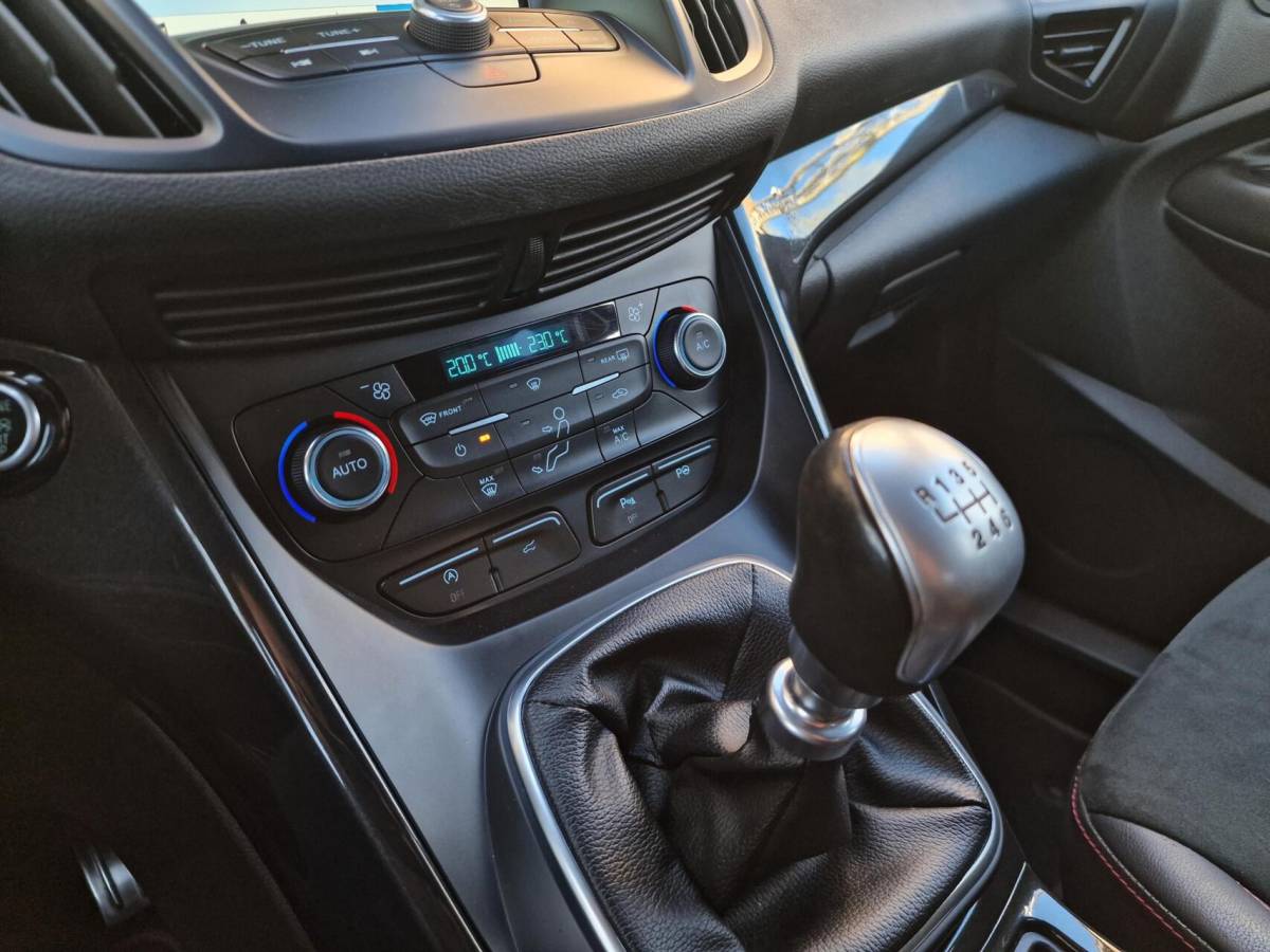 Ford Kuga Ford Kuga 1.5 EcoBoost ST Line|Trekhaak|ACC|Sony|Camera|PDC|Xenon|LED