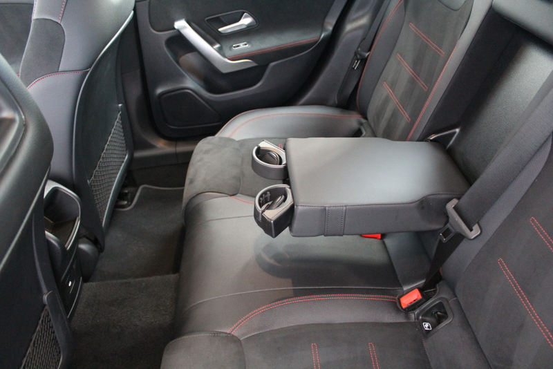 Mercedes-Benz CLA Mercedes-Benz CLA-klasse 180 AMG Line 136PK, SFEERVERLICHTING | STUUR/STOELVERWARMING | MBUX | LED