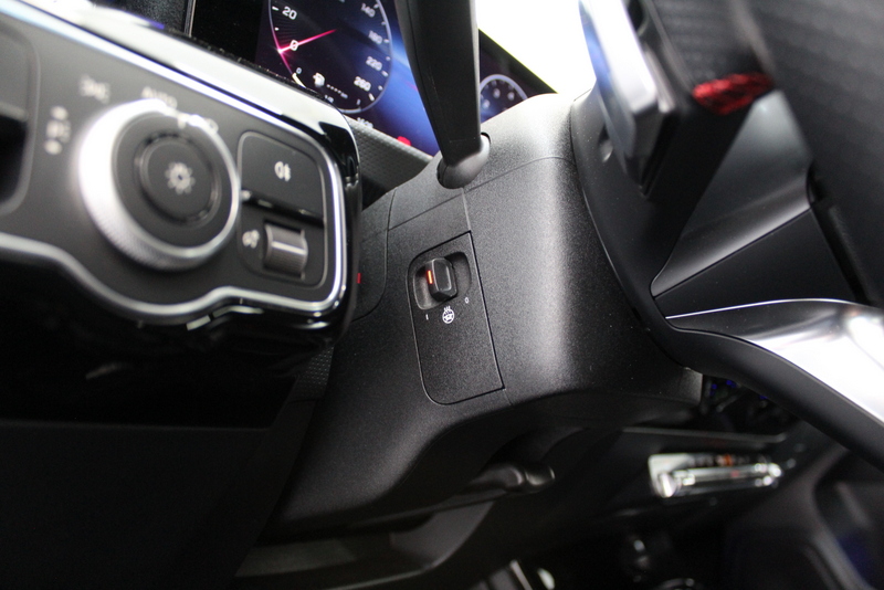 Mercedes-Benz CLA Mercedes-Benz CLA-klasse 180 AMG Line 136PK, SFEERVERLICHTING | STUUR/STOELVERWARMING | MBUX | LED