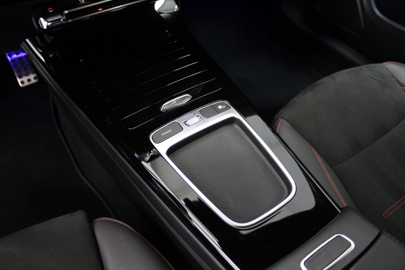 Mercedes-Benz CLA Mercedes-Benz CLA-klasse 180 AMG Line 136PK, SFEERVERLICHTING | STUUR/STOELVERWARMING | MBUX | LED