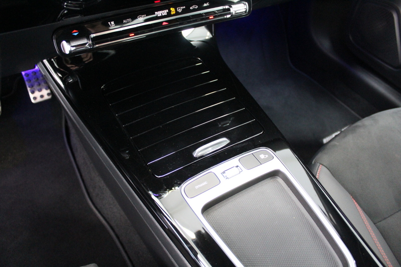 Mercedes-Benz CLA Mercedes-Benz CLA-klasse 180 AMG Line 136PK, SFEERVERLICHTING | STUUR/STOELVERWARMING | MBUX | LED