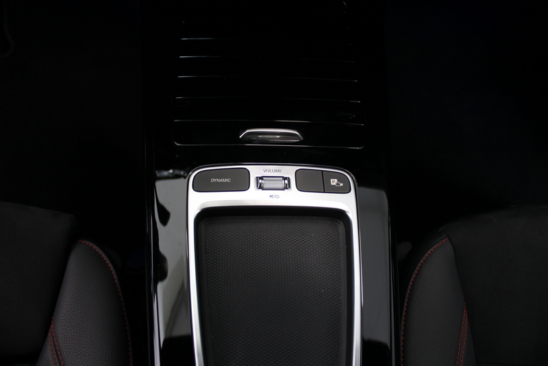 Mercedes-Benz CLA Mercedes-Benz CLA-klasse 180 AMG Line 136PK, SFEERVERLICHTING | STUUR/STOELVERWARMING | MBUX | LED