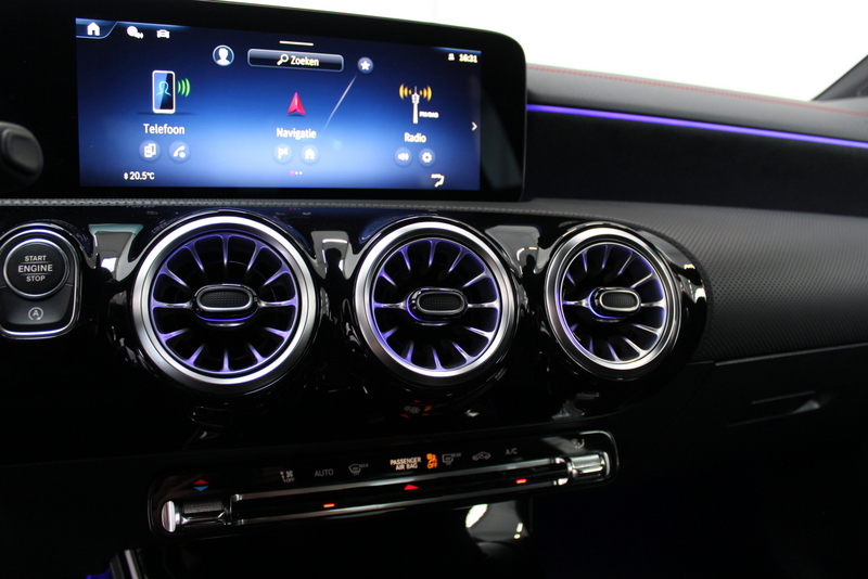 Mercedes-Benz CLA Mercedes-Benz CLA-klasse 180 AMG Line 136PK, SFEERVERLICHTING | STUUR/STOELVERWARMING | MBUX | LED