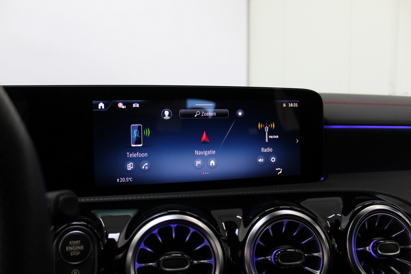 Mercedes-Benz CLA Mercedes-Benz CLA-klasse 180 AMG Line 136PK, SFEERVERLICHTING | STUUR/STOELVERWARMING | MBUX | LED