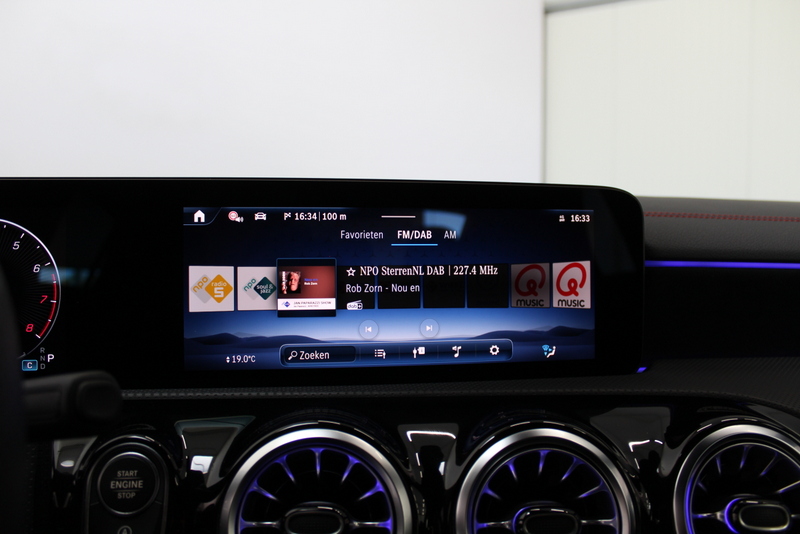 Mercedes-Benz CLA Mercedes-Benz CLA-klasse 180 AMG Line 136PK, SFEERVERLICHTING | STUUR/STOELVERWARMING | MBUX | LED