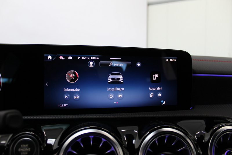 Mercedes-Benz CLA Mercedes-Benz CLA-klasse 180 AMG Line 136PK, SFEERVERLICHTING | STUUR/STOELVERWARMING | MBUX | LED