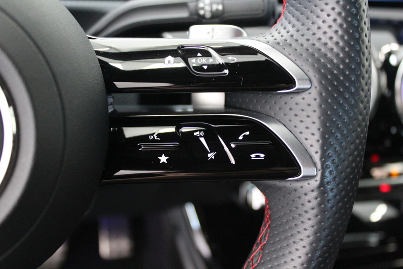 Mercedes-Benz CLA Mercedes-Benz CLA-klasse 180 AMG Line 136PK, SFEERVERLICHTING | STUUR/STOELVERWARMING | MBUX | LED