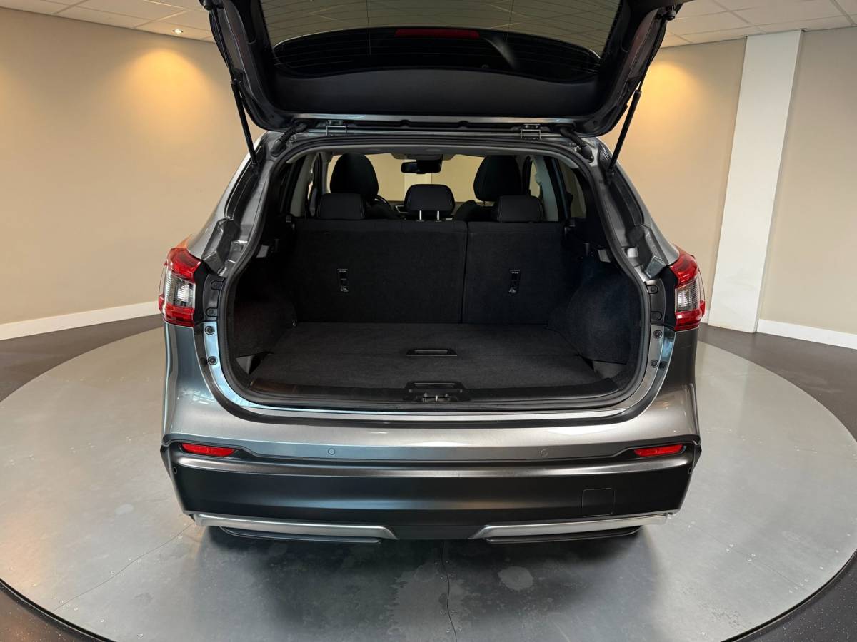 Nissan QASHQAI Nissan Qashqai 1.2 N-Connecta *All-seasons* Pano|360′ Camera|Cruise|Navi|DAB|PDC|NAP