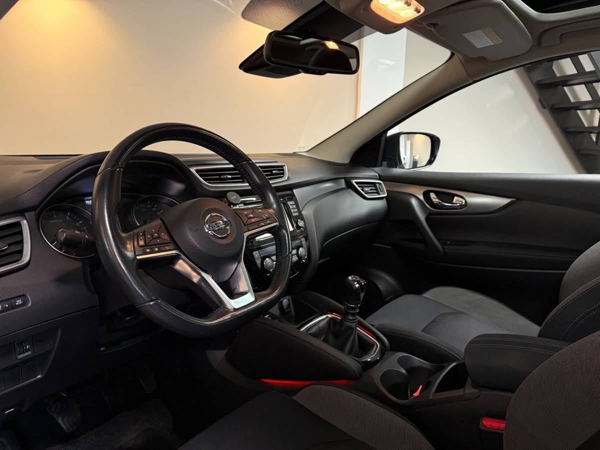 Nissan QASHQAI Nissan Qashqai 1.2 N-Connecta *All-seasons* Pano|360′ Camera|Cruise|Navi|DAB|PDC|NAP