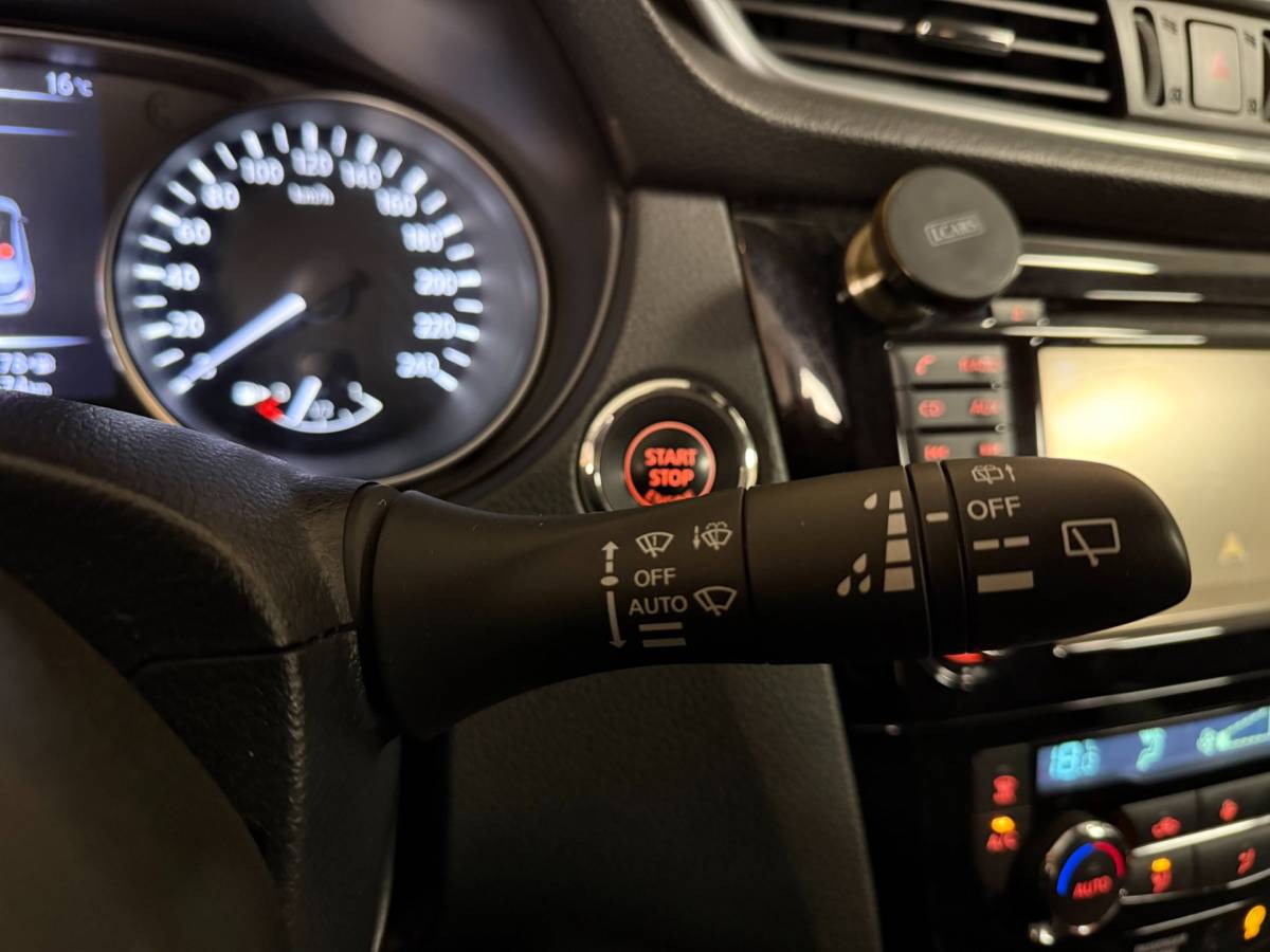 Nissan QASHQAI Nissan Qashqai 1.2 N-Connecta *All-seasons* Pano|360′ Camera|Cruise|Navi|DAB|PDC|NAP