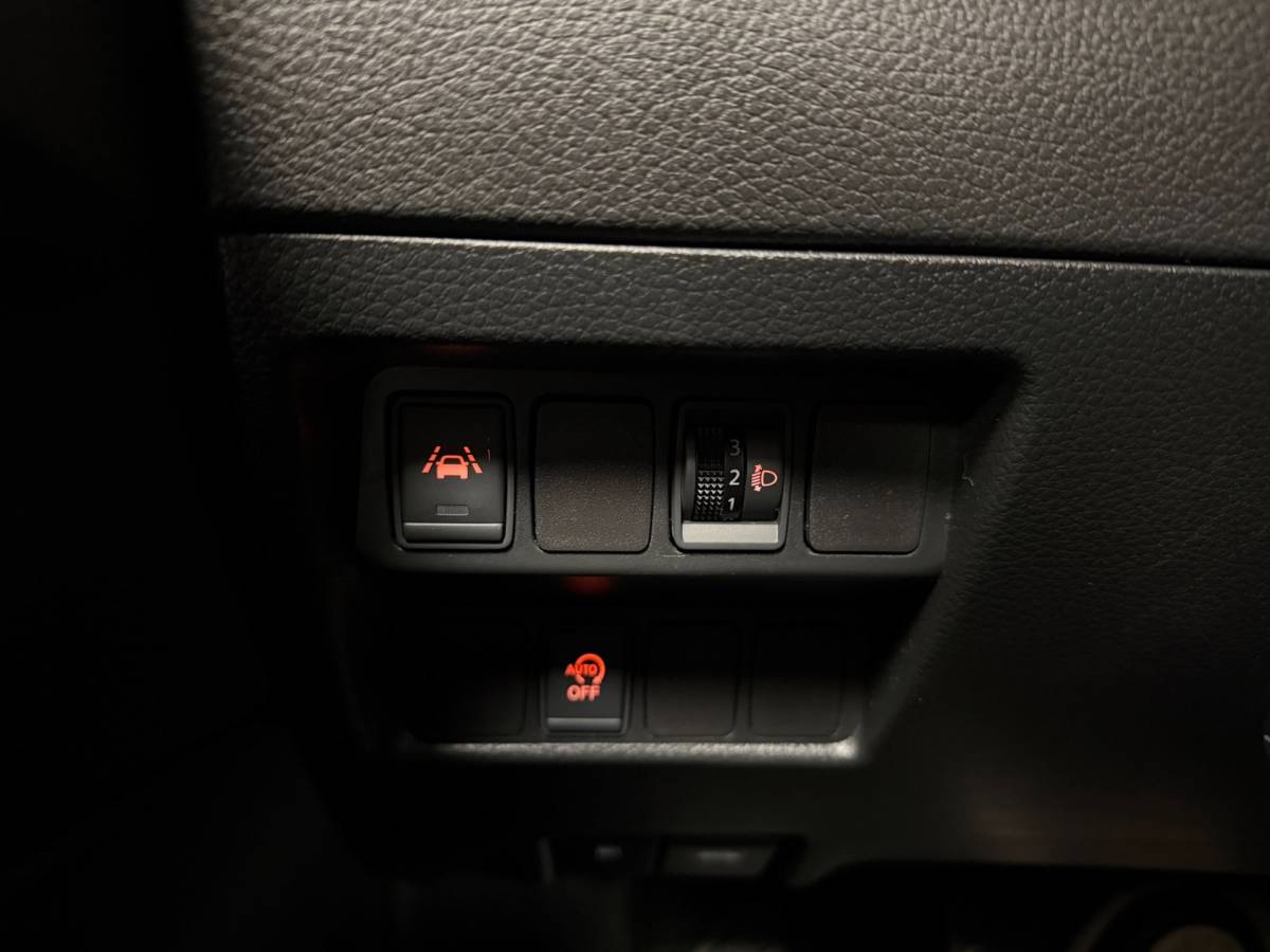 Nissan QASHQAI Nissan Qashqai 1.2 N-Connecta *All-seasons* Pano|360′ Camera|Cruise|Navi|DAB|PDC|NAP