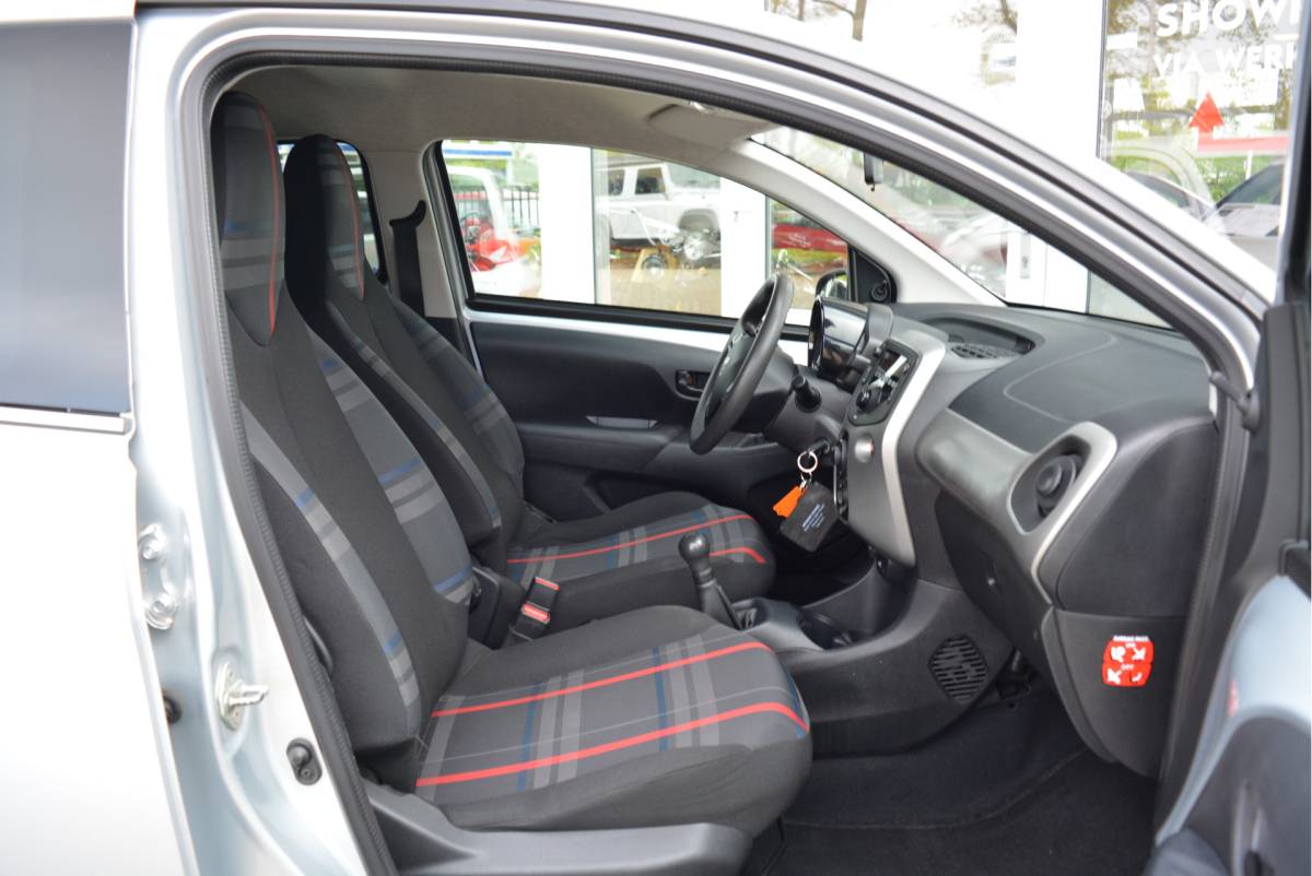 Peugeot 108 Peugeot 108 1.0 70PK e-VTi Active Pack Premium | Orig. NL | NAP | Chrome | Airco |