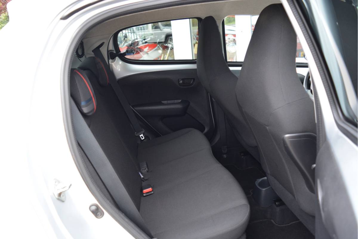 Peugeot 108 Peugeot 108 1.0 70PK e-VTi Active Pack Premium | Orig. NL | NAP | Chrome | Airco |