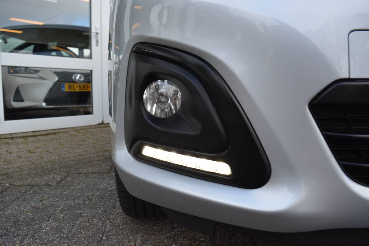 Peugeot 108 Peugeot 108 1.0 70PK e-VTi Active Pack Premium | Orig. NL | NAP | Chrome | Airco |