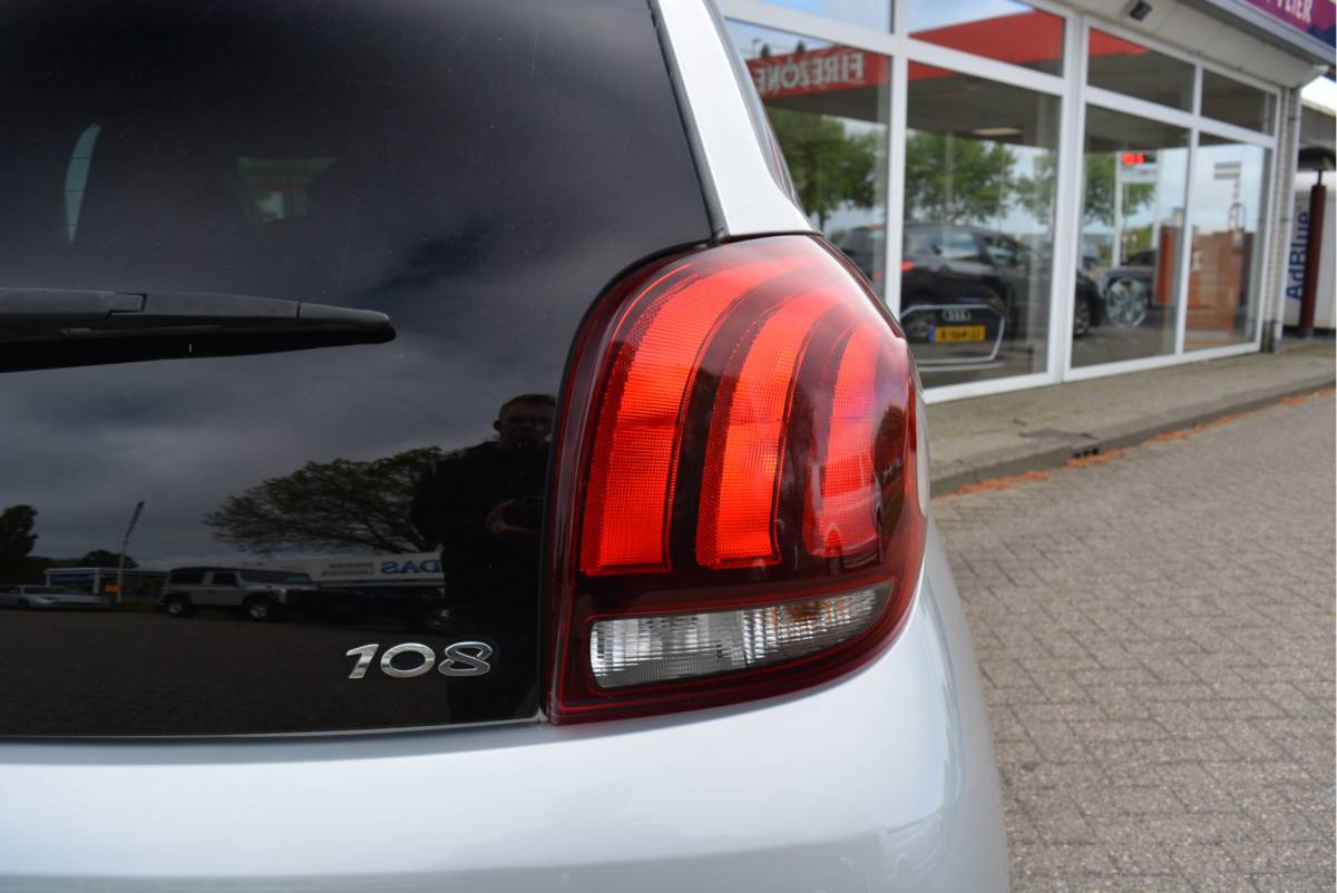 Peugeot 108 Peugeot 108 1.0 70PK e-VTi Active Pack Premium | Orig. NL | NAP | Chrome | Airco |