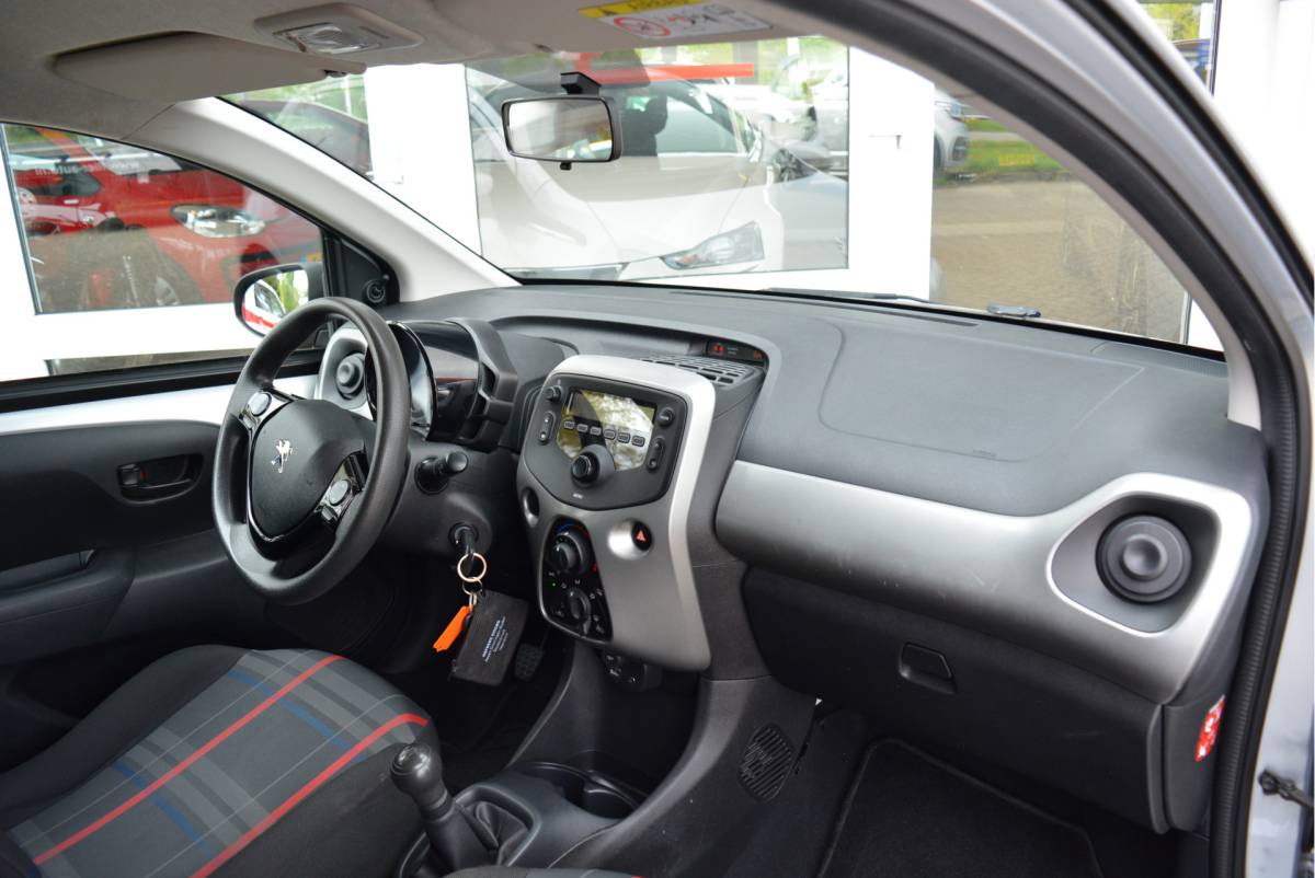 Peugeot 108 Peugeot 108 1.0 70PK e-VTi Active Pack Premium | Orig. NL | NAP | Chrome | Airco |