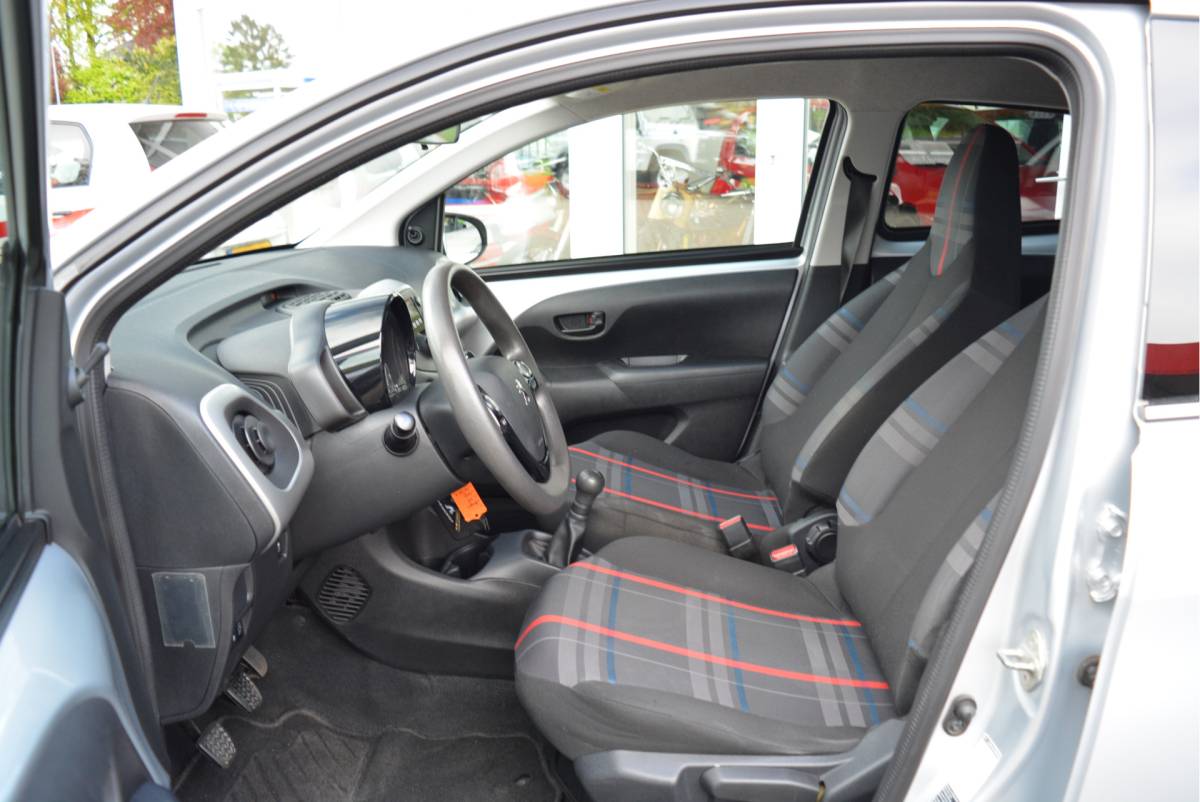 Peugeot 108 Peugeot 108 1.0 70PK e-VTi Active Pack Premium | Orig. NL | NAP | Chrome | Airco |