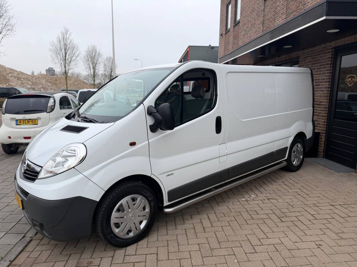 Opel Vivaro Opel Vivaro 2.0 CDTI L2H1 Lang 3 persoons Airco Cruise Navi Elk.Ramen zeer nette