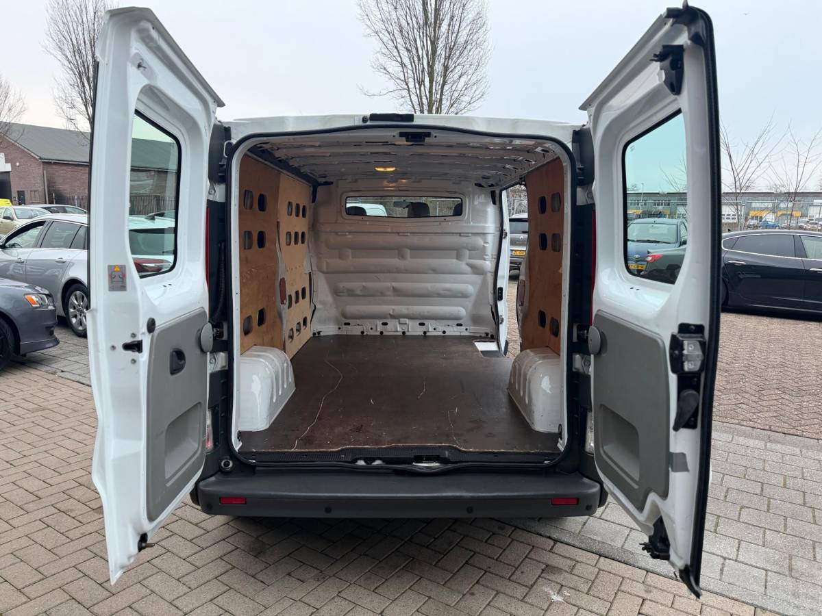 Opel Vivaro Opel Vivaro 2.0 CDTI L2H1 Lang 3 persoons Airco Cruise Navi Elk.Ramen zeer nette