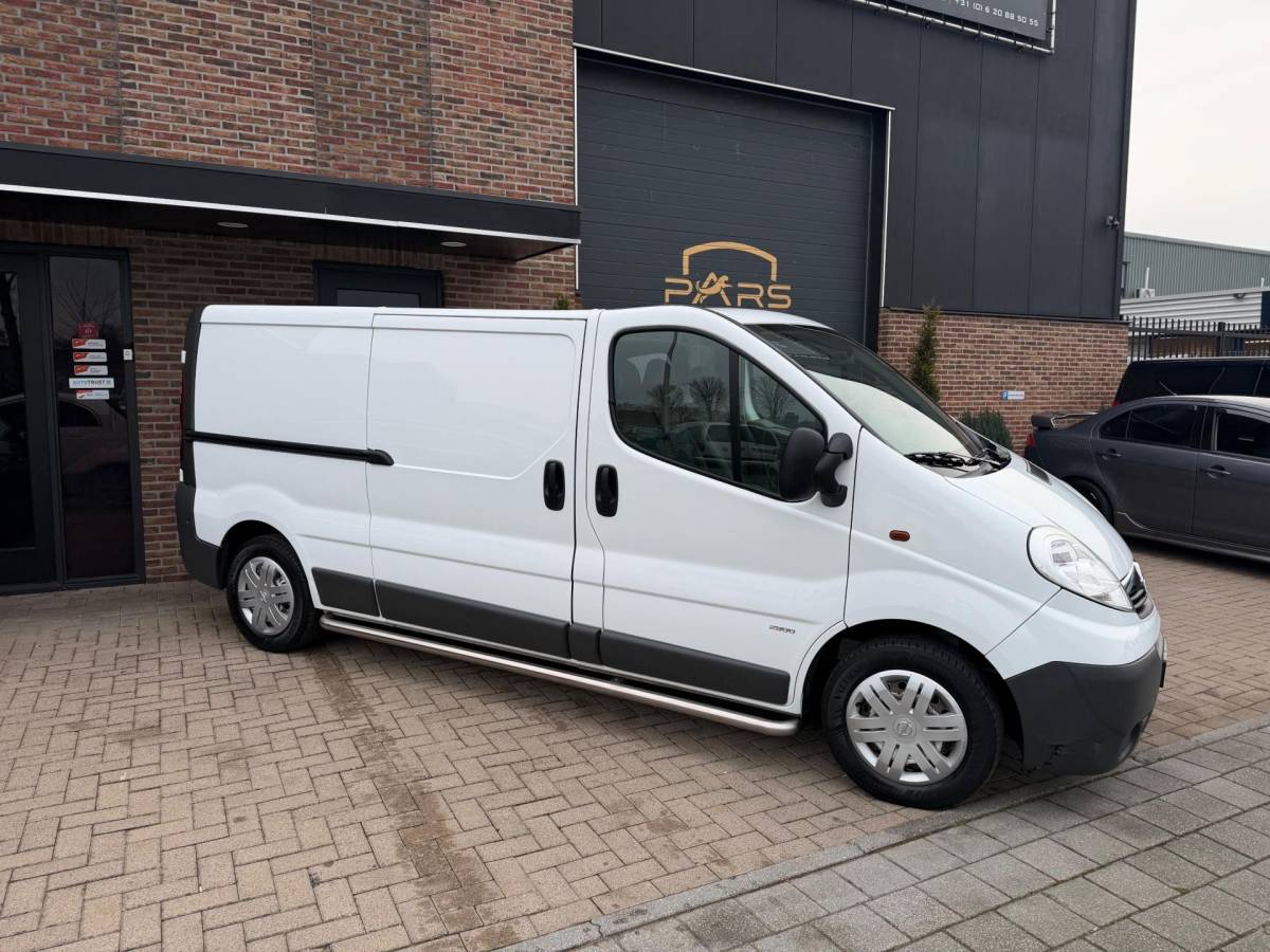 Opel Vivaro Opel Vivaro 2.0 CDTI L2H1 Lang 3 persoons Airco Cruise Navi Elk.Ramen zeer nette