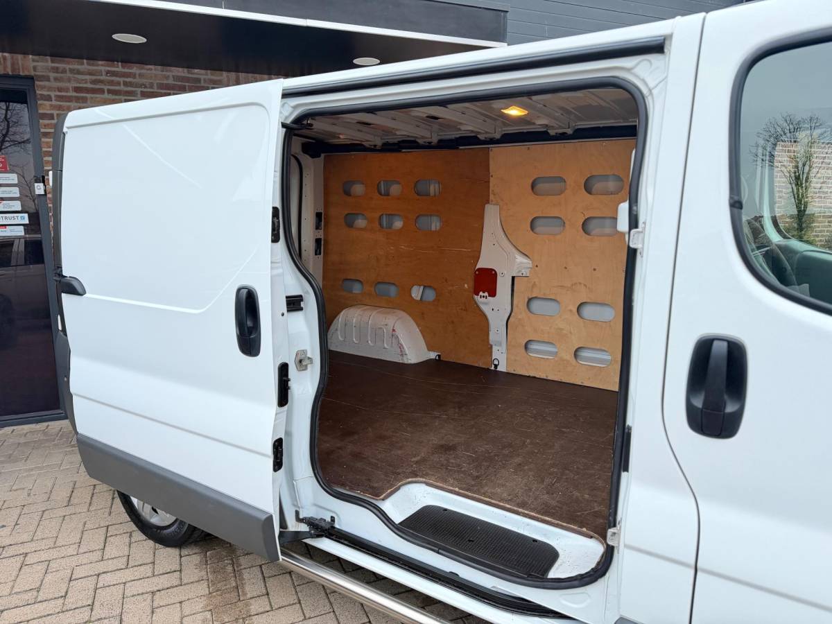 Opel Vivaro Opel Vivaro 2.0 CDTI L2H1 Lang 3 persoons Airco Cruise Navi Elk.Ramen zeer nette