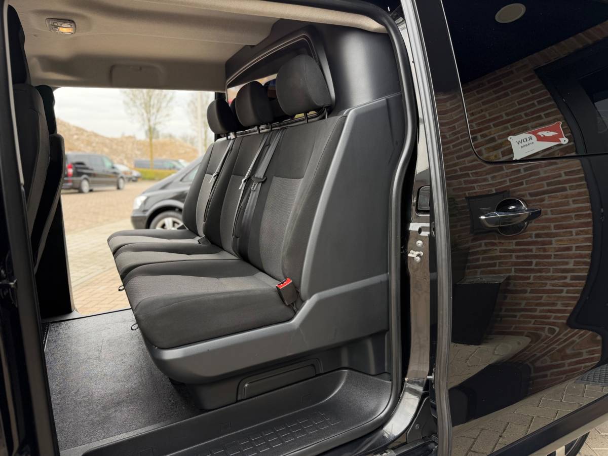 Peugeot Expert Peugeot Expert 231L 2.0 BlueHDI 177PK Automaat 180 LANG DC Premium Pack Dubbele Cabine Dubbele Airco keyless entry Navi Cruise