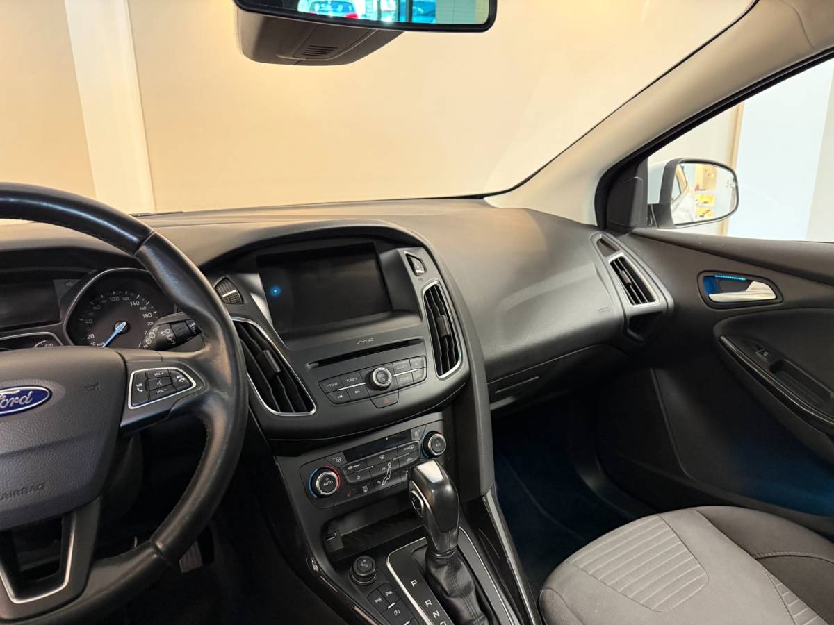 Ford Focus Ford Focus 1.0 *Automaat* Pano|Carplay|Stoel/Stuurverw.|Navi|Cruise|Sfeerverlichting|Climate|Blind-spot|Keyless