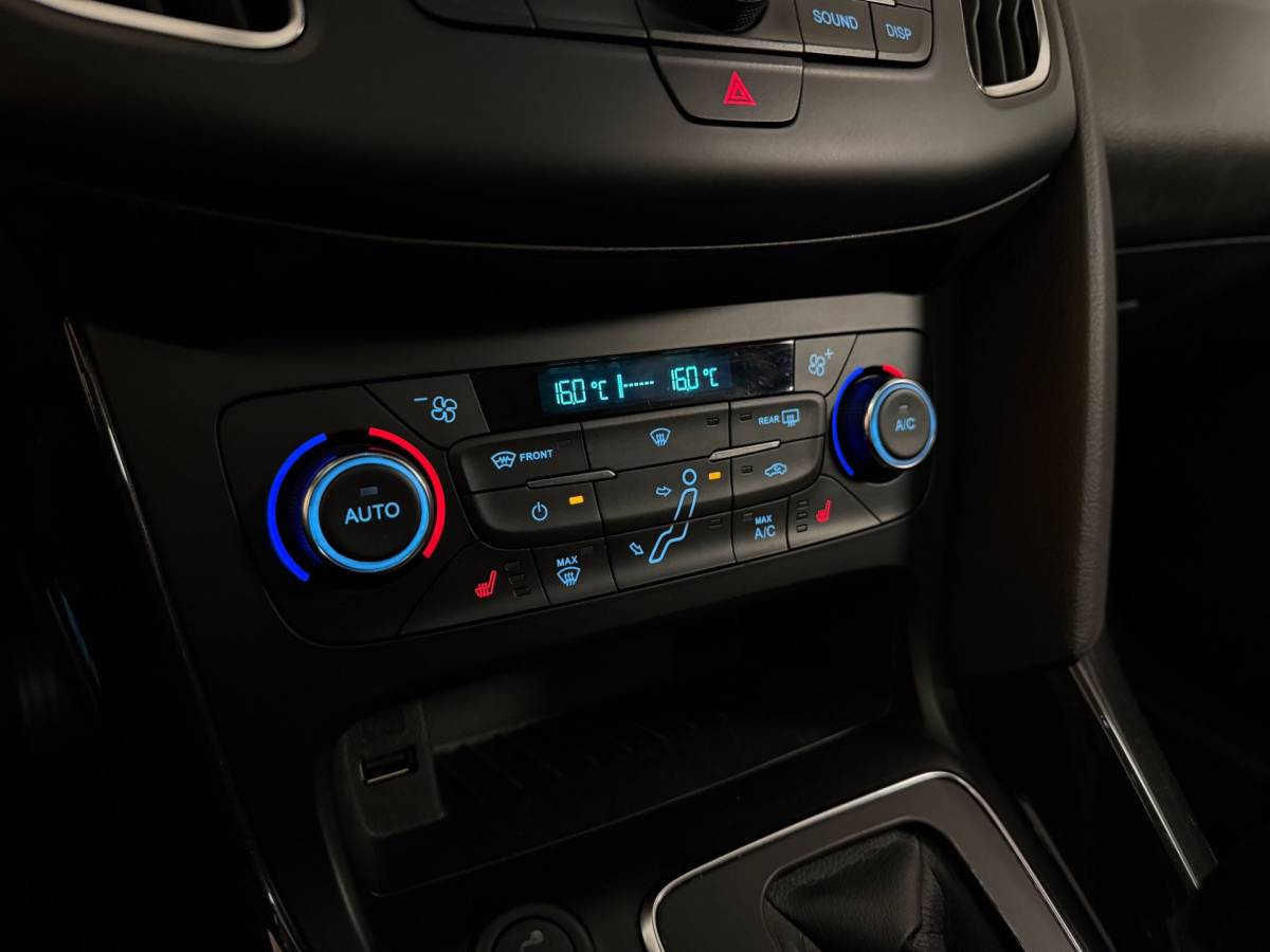 Ford Focus Ford Focus 1.0 *Automaat* Pano|Carplay|Stoel/Stuurverw.|Navi|Cruise|Sfeerverlichting|Climate|Blind-spot|Keyless