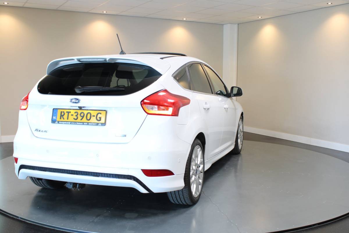 Ford Focus Ford Focus 1.0 *Automaat* Pano|Carplay|Stoel/Stuurverw.|Navi|Cruise|Sfeerverlichting|Climate|Blind-spot|Keyless