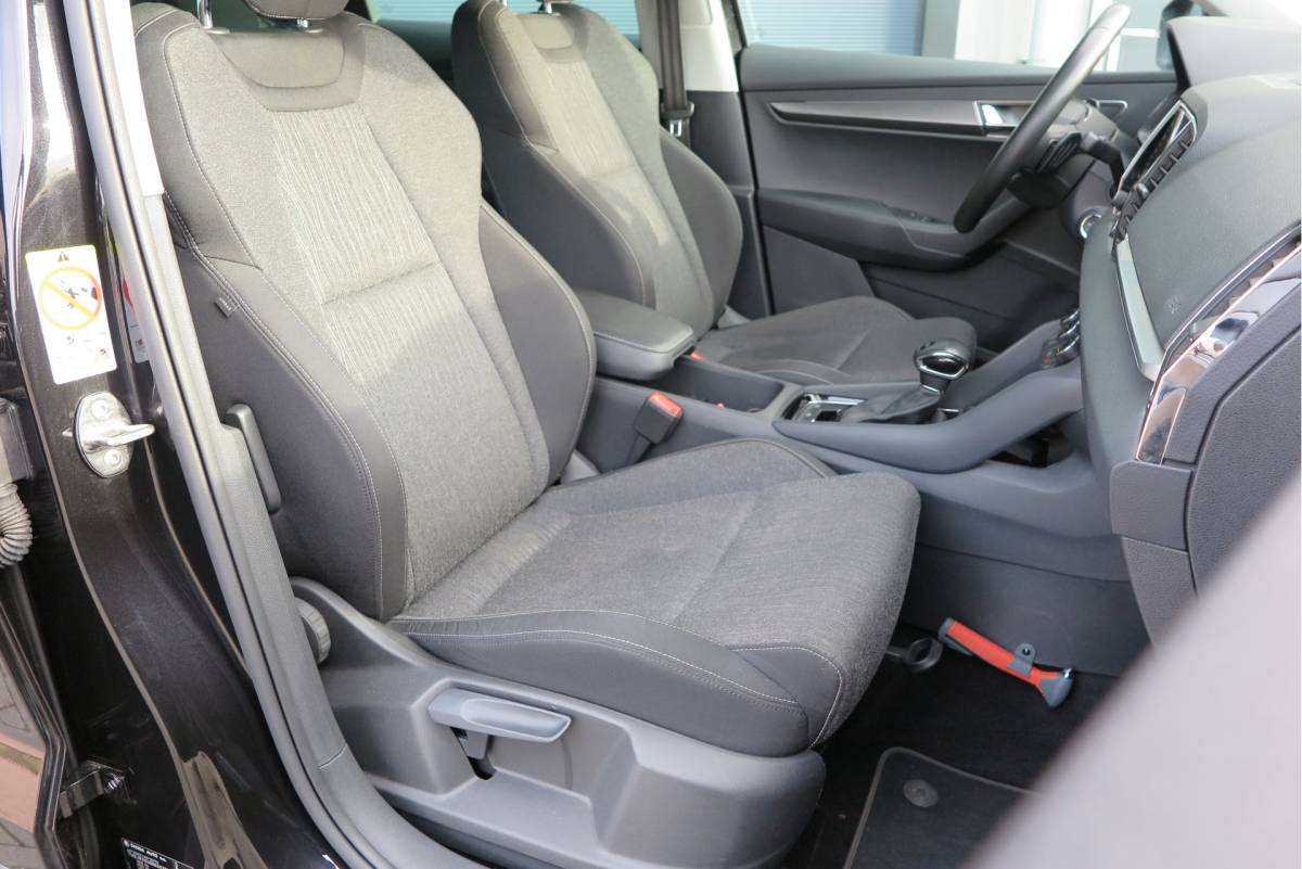 Škoda Karoq ŠKODA Karoq 1.5 TSI 150pk DSG ACT Business Edition Plus Trekhaak ,Side assist , Lane assist , Adaptive cruise, Stoelverwarming ,Navi, PDC , Camera etc. .