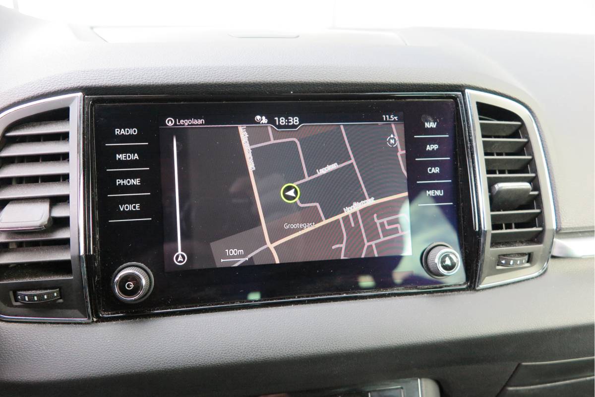 Škoda Karoq ŠKODA Karoq 1.5 TSI 150pk DSG ACT Business Edition Plus Trekhaak ,Side assist , Lane assist , Adaptive cruise, Stoelverwarming ,Navi, PDC , Camera etc. .