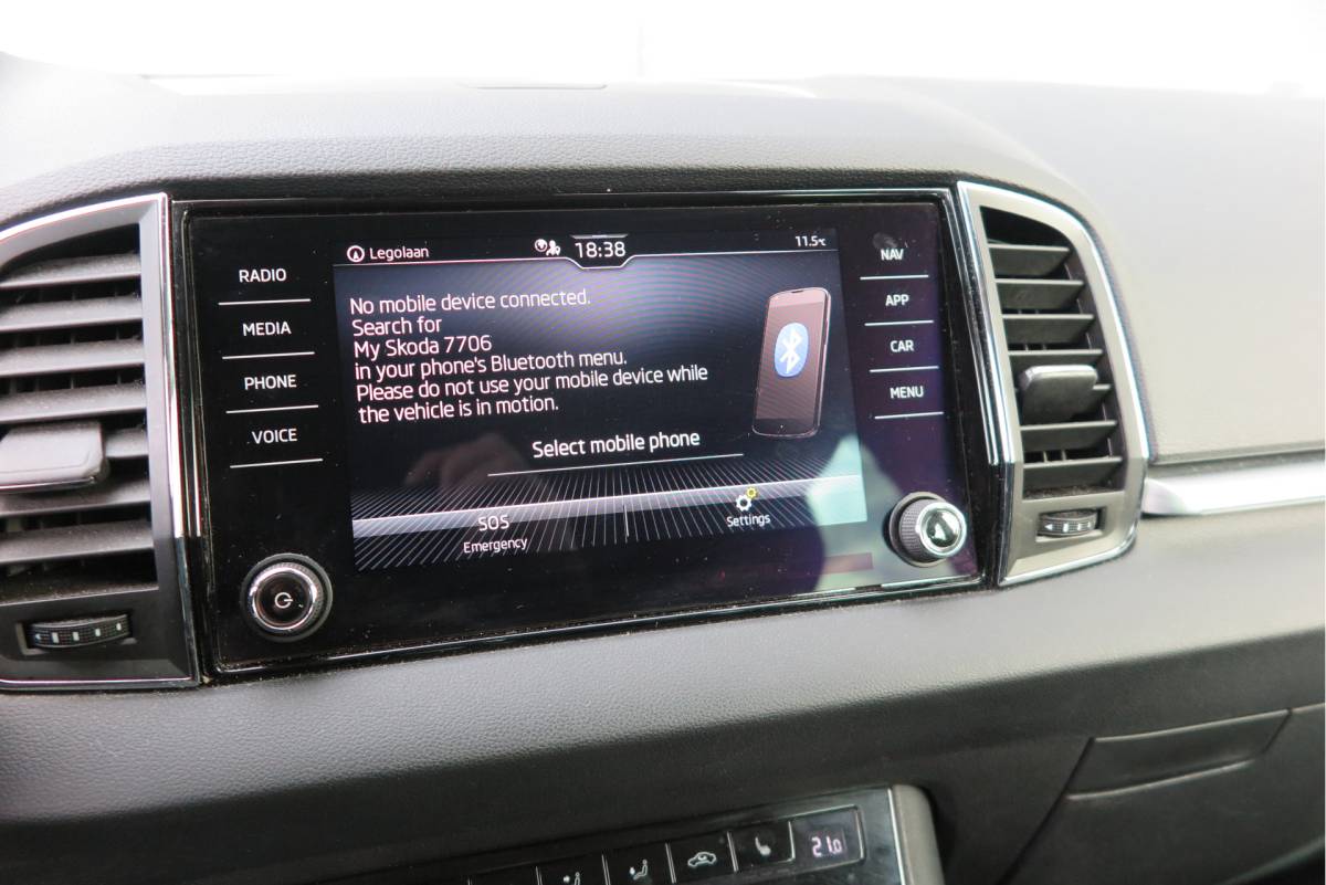 Škoda Karoq ŠKODA Karoq 1.5 TSI 150pk DSG ACT Business Edition Plus Trekhaak ,Side assist , Lane assist , Adaptive cruise, Stoelverwarming ,Navi, PDC , Camera etc. .