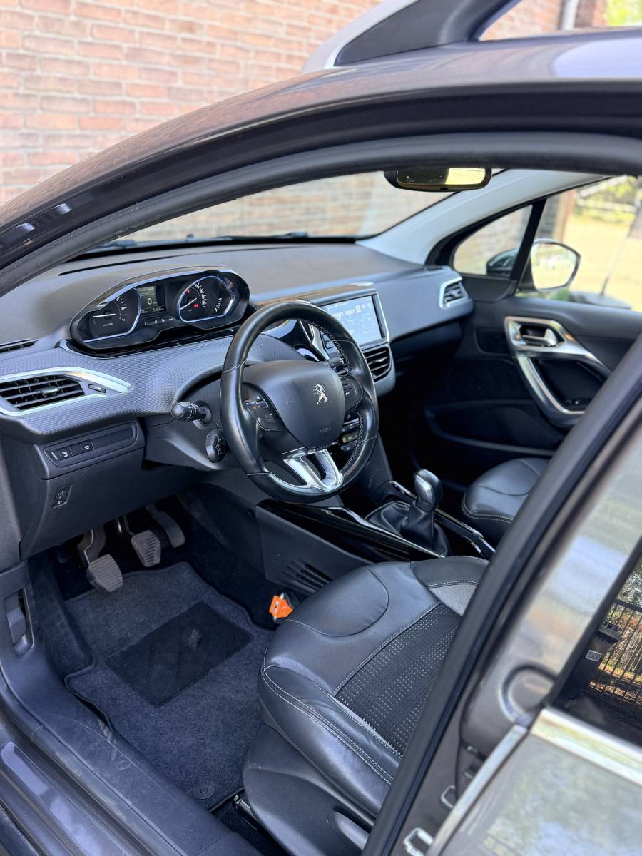 Peugeot 2008 PEUGEOT 2008 1.2 PureTech Allure·Climate·Cruise·Bluetooth·17 inch velgen