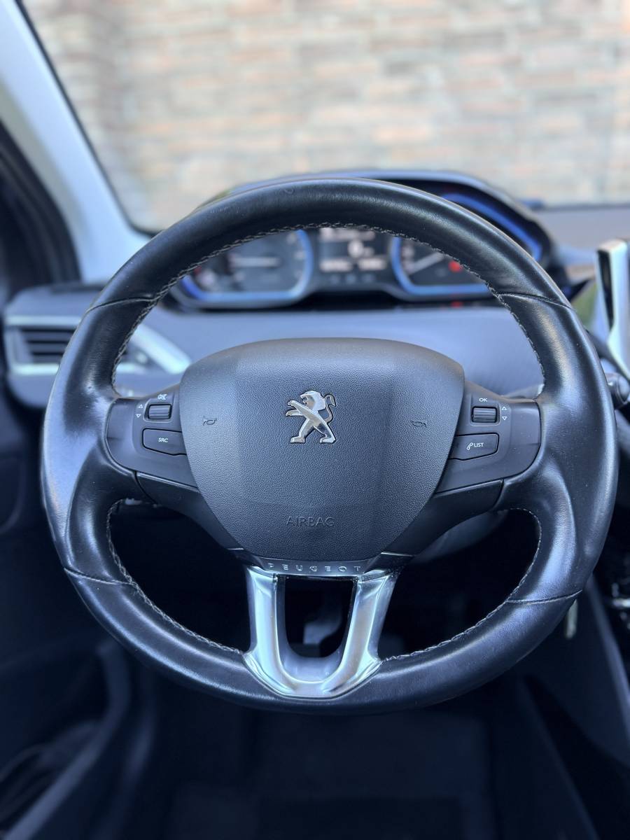Peugeot 2008 PEUGEOT 2008 1.2 PureTech Allure·Climate·Cruise·Bluetooth·17 inch velgen