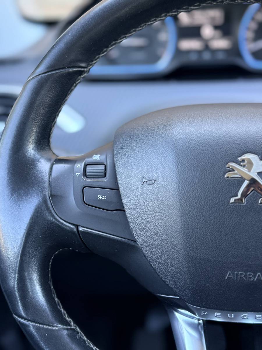 Peugeot 2008 PEUGEOT 2008 1.2 PureTech Allure·Climate·Cruise·Bluetooth·17 inch velgen